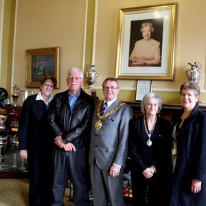 Gansbaaiers besoek Birkenhead dorp 1_1